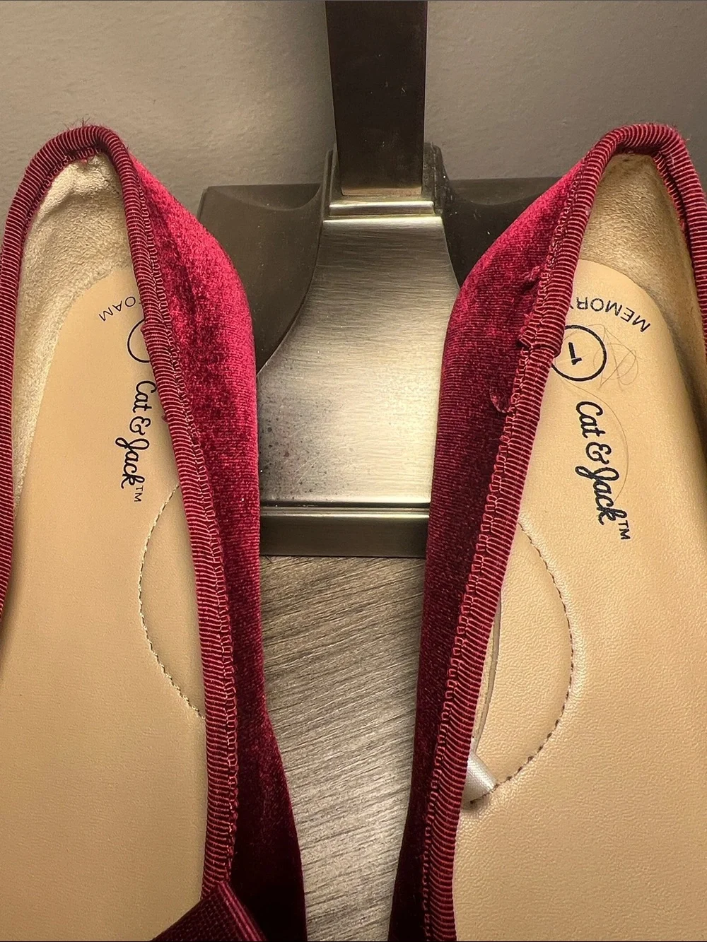 Cat & Jack Red Velvet Bow Ballet Flats for Kids stock (22)